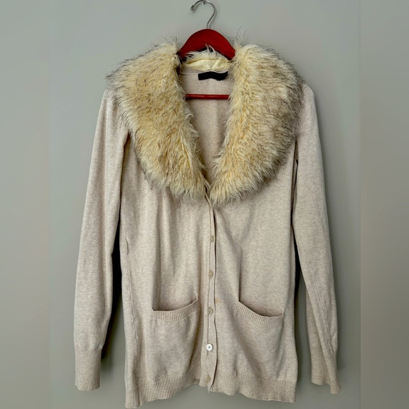 The Limited-Cardigan in Khaki-Detachable Fur! - Picture 1 of 4